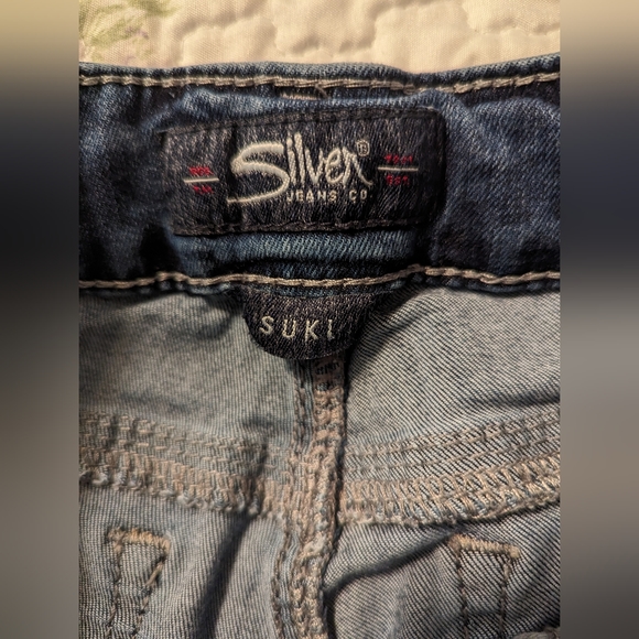 Silver Suki Bermuda Shorts, Size 27 - Picture 5 of 8